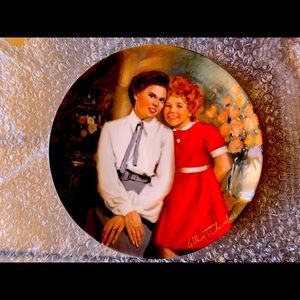 Annie and Grace collectible nose plate Beautiful!
